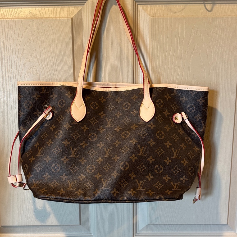 Elegant Tote in Brown and Red